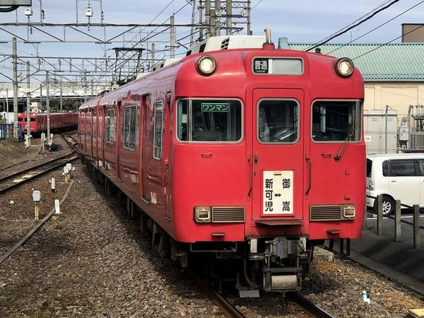 可児駅に入ってくる御嵩行き普通列車