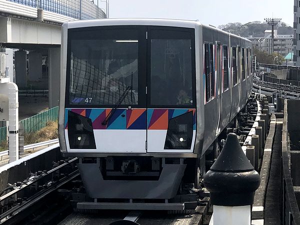 新杉田駅に入ってくる折返し金沢八景行き普通列車