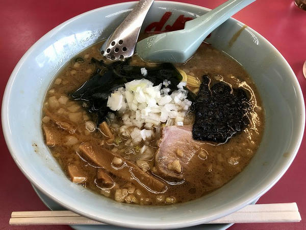 プレミアム醤油とんこつラーメン（単品だと890円）