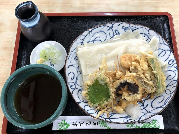 冷やし野菜の天ぷらおしらじうどん（大盛） 850円