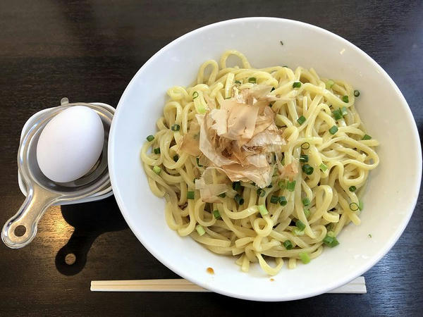 冷やしかま玉ラーメン 650円 ＋ 大盛り ガチャガチャ4等で100円