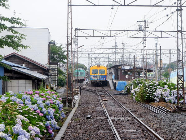 大胡駅に停車中の中央前橋行き普通列車