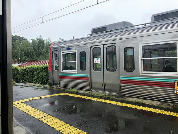 粕川駅停車中