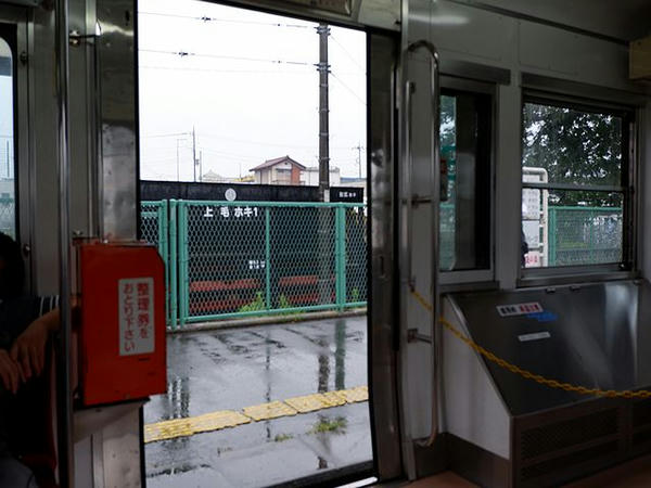 新里駅停車中