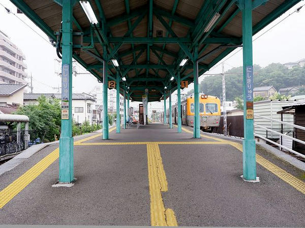 西桐生駅のホームと上屋