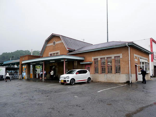 西桐生駅の駅舎