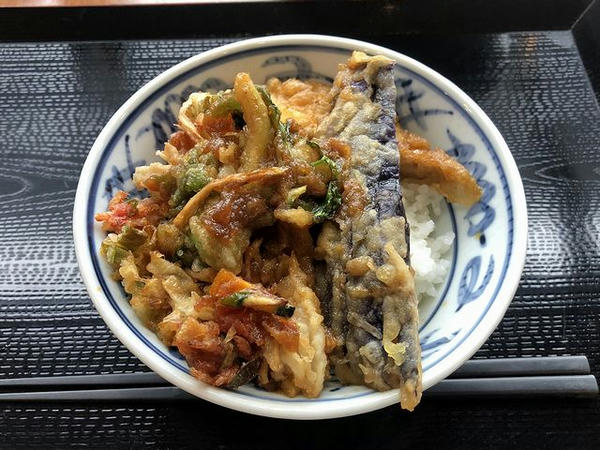 おまかせ天丼 300円（税別）