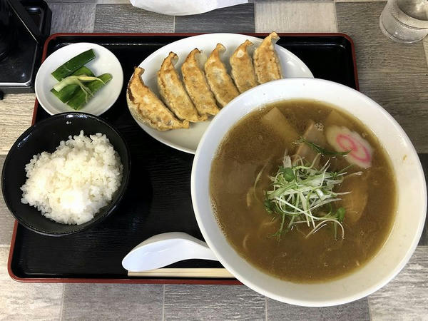 煮干しラーメン 700円 ＋ 餃子セット 200円