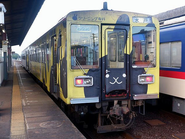 大洗駅に到着した水戸行き普通列車