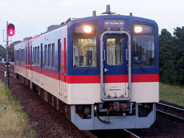 大洗駅に入ってくる水戸行き普通列車