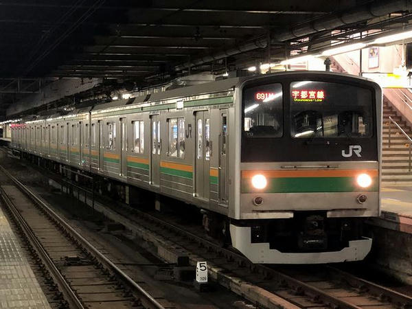 宇都宮駅に停車中の黒磯行き普通列車