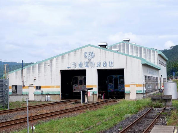 荒砥駅の車両基地