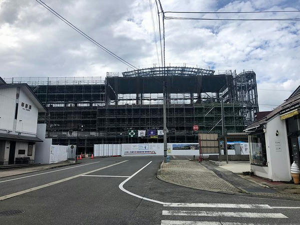 建設中の長井駅駅舎兼長井市庁舎