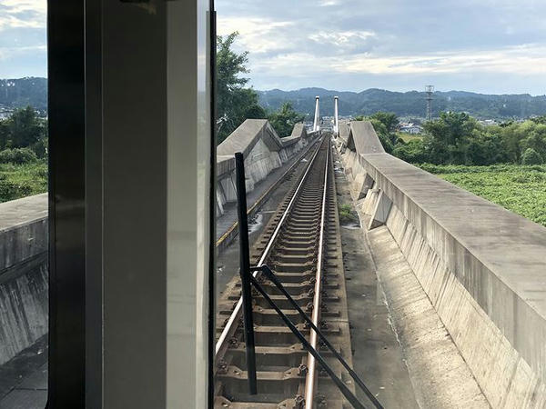 東金井駅－羽前山辺駅間（須川橋梁）