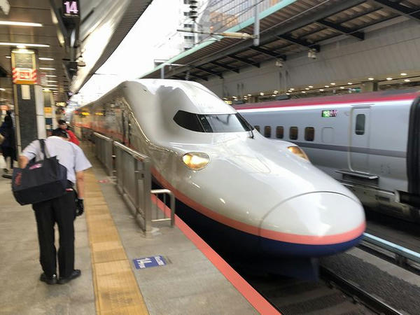 東京駅に入ってくるMaxたにがわ403号