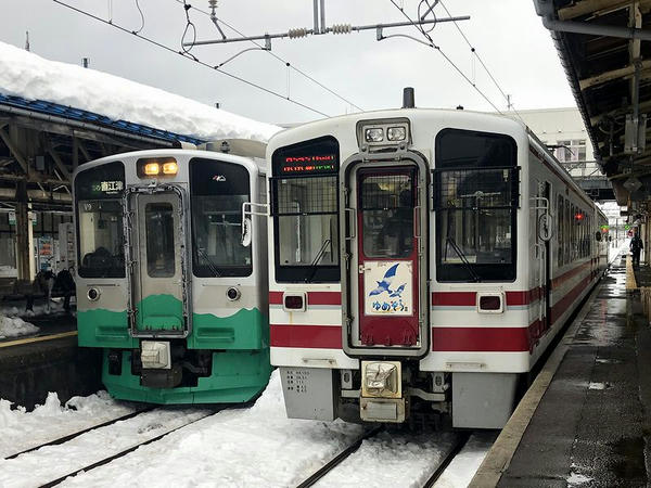 直江津駅に到着した快速列車(1)