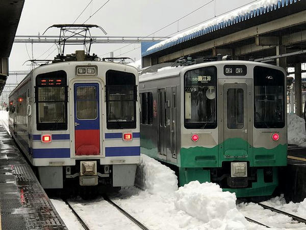 直江津駅に到着した快速列車(2)