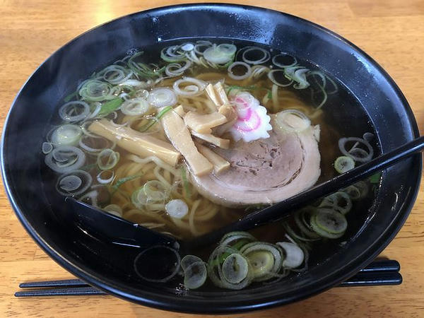 しょうゆラーメン 693円