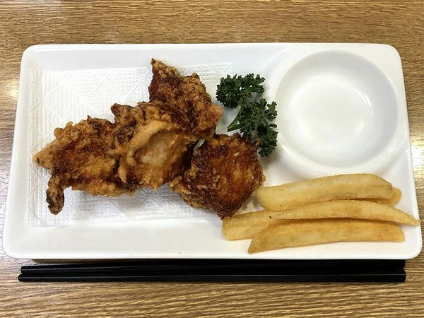 小さなCセット 979円 の  唐揚げ