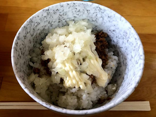 ランチ肉味噌丼 220円