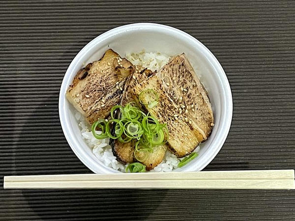 Aセット（ミニ炙りチャーシュー丼） 500円 ※渡し箸申し訳ない