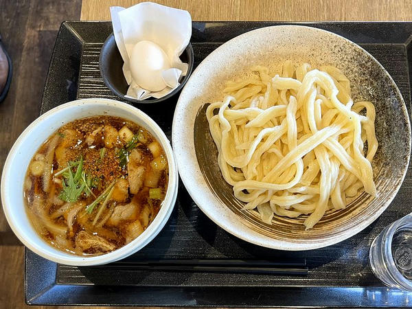 肉汁うどん（並盛） 700円 ＋ 温泉たまご 140円