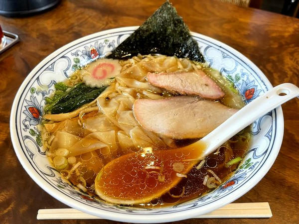 ワンタン麺 880円