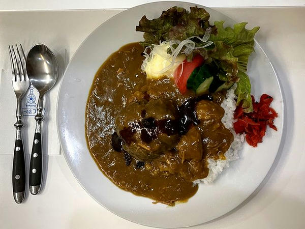 ハンバーグカレー 700円