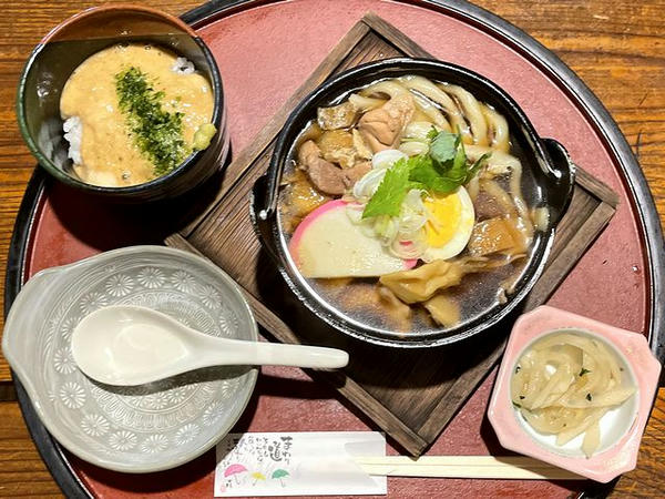 本日のおすすめセット（とり肉とまいたけの煮込みうどん＋ミニとろろめし 900円）