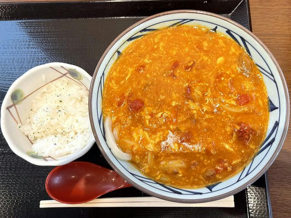 トマたまカレーうどん 690円