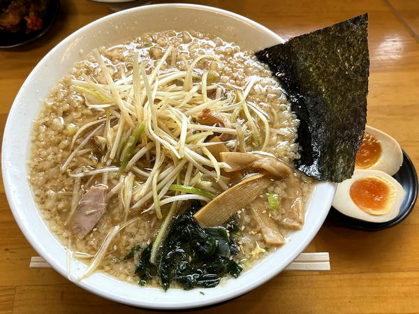 背脂ネギ味噌ラーメン 890円 ＋ 味付玉子 100円