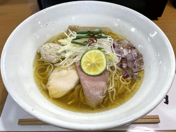 金色の鶏蕎麦 800円