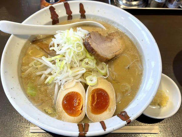 白味噌ラーメン 850円 ＋ 味玉 ガチャガチャ4等で100円