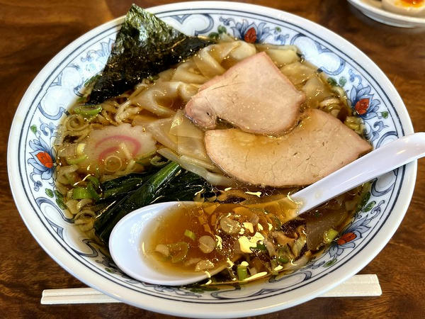 ワンタン麺 880円