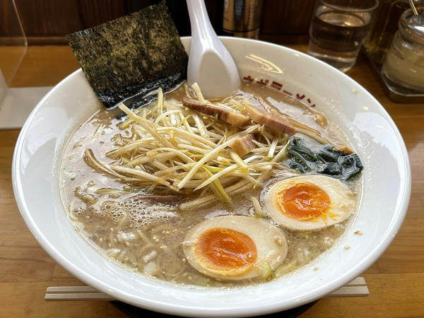 ネギ味噌ラーメン 840円 ＋ 中盛 100円 ＋ 味付玉子 100円