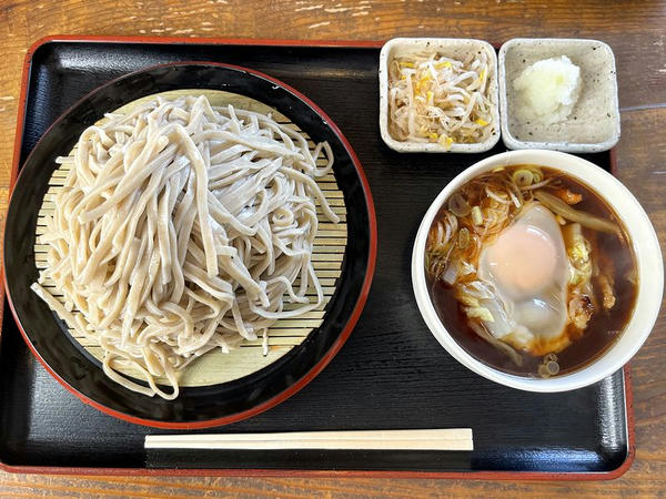 冷やし野菜のかき揚げ（そば・大盛） 850円 ＋ 生玉子 50円