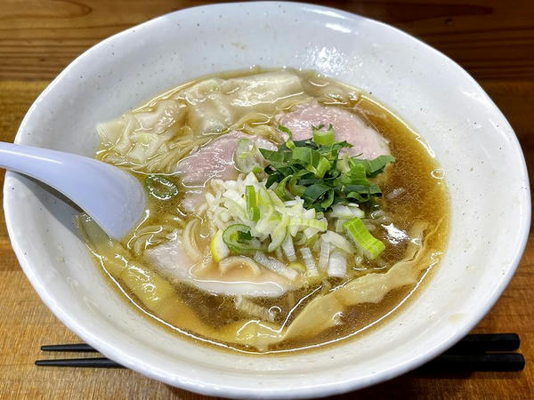 中華そば（醤油） 500円 ＋ ブラックタイガーの海老わんたん（3ケ） 150円