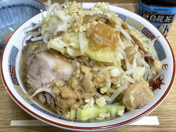 ラーメン豚入り 900円 ＋ うずら（5コ） 100円 ＋ 生玉子 50円