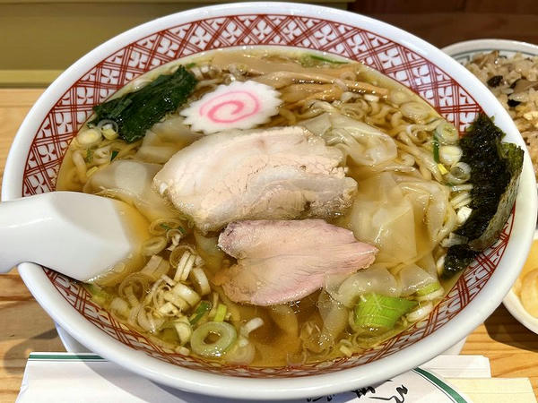 醤油ワンタン麺 850円