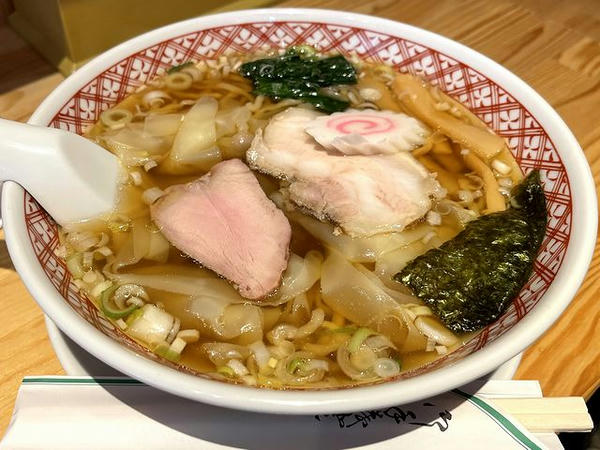 醤油ワンタン麺 850円