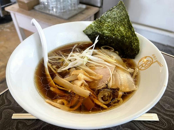 ザ・醤油らぁめん 820円