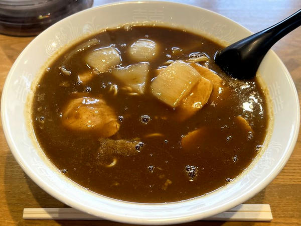 カレー中華 750円