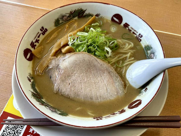 鶏唐揚げ定食 1,110円 のラーメン（こってり・ニンニク入り）