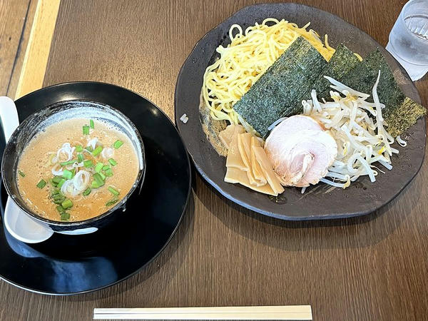 胡麻味噌つけ麺 880円