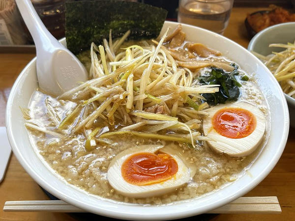 背脂ネギ味噌ラーメン 940円 ＋ 味付玉子 100円