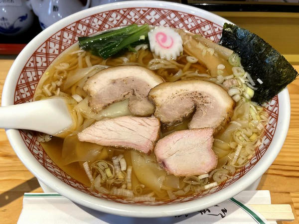 醤油ワンタン麺 930円