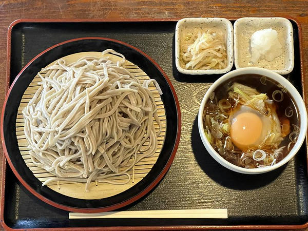 冷やし小海老のかき揚げ（そば・大盛） 1,100円 ＋ 生玉子 50円