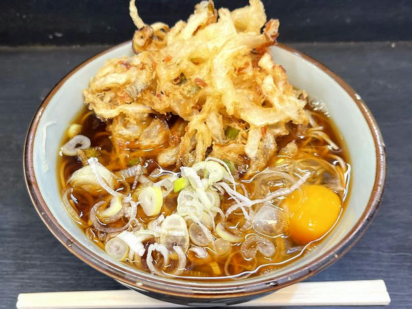 かき揚げ 470円 ＋ 生玉子 50円
