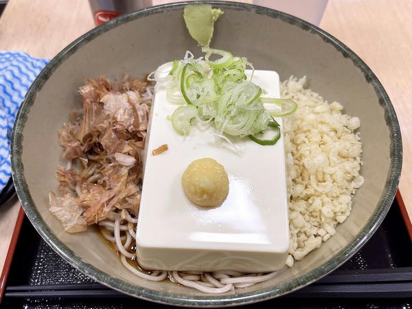 豆腐一丁そば 590円