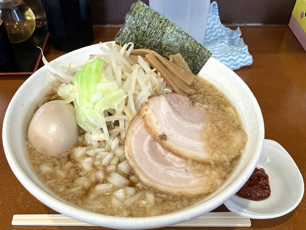 背脂煮干ラーメン 880円 ＋ 味玉 120円 ＋ 温野菜 70円 ＋ 辛みそ50円